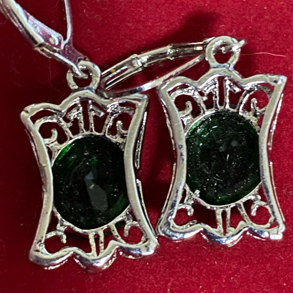Emerald Leverback Earrings - Picture 5 of 7